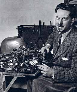 O Gray Walter (1910-1977) με το ρομπότ ELMER